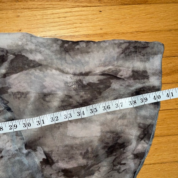 Black, white and gray cover up top - Picture 8 of 8